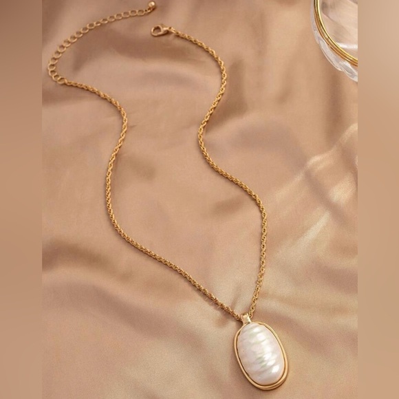 Rippled Pearl Ovoid Crease Wrinkle Ruffle Billow Furrow Wavelet Ellipse Necklace - Picture 5 of 9